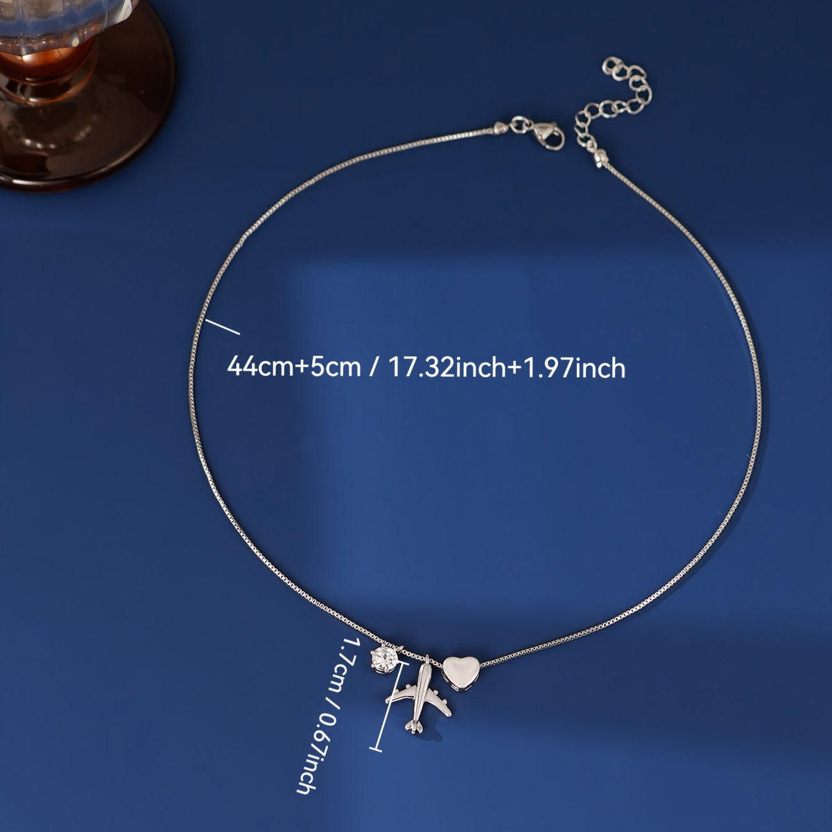 Linda | Minimalist Necklace with Airplane Pendant and Delicate Style