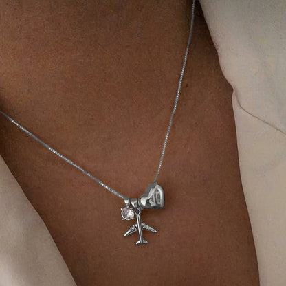 Linda | Minimalist Necklace with Airplane Pendant and Delicate Style