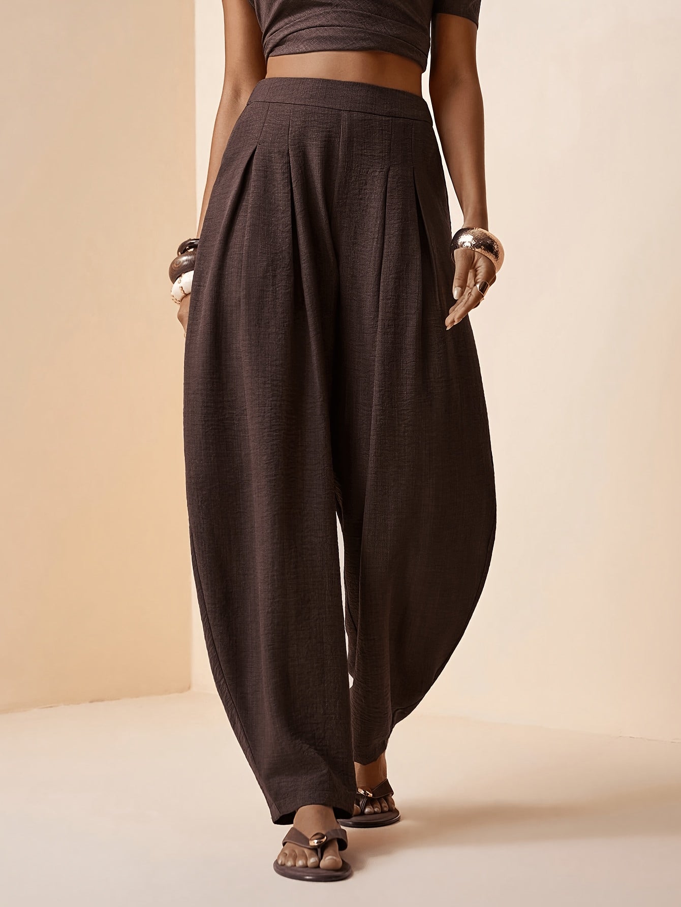 Droveaux | Elegant Straight Leg Pants with Elastic Waist and Pleats