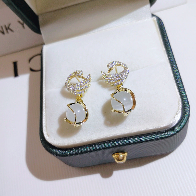 Adelina | Elegant Hanging Earrings with Classic and Sophisticated Design