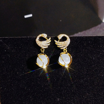 Adelina | Elegant Hanging Earrings with Classic and Sophisticated Design