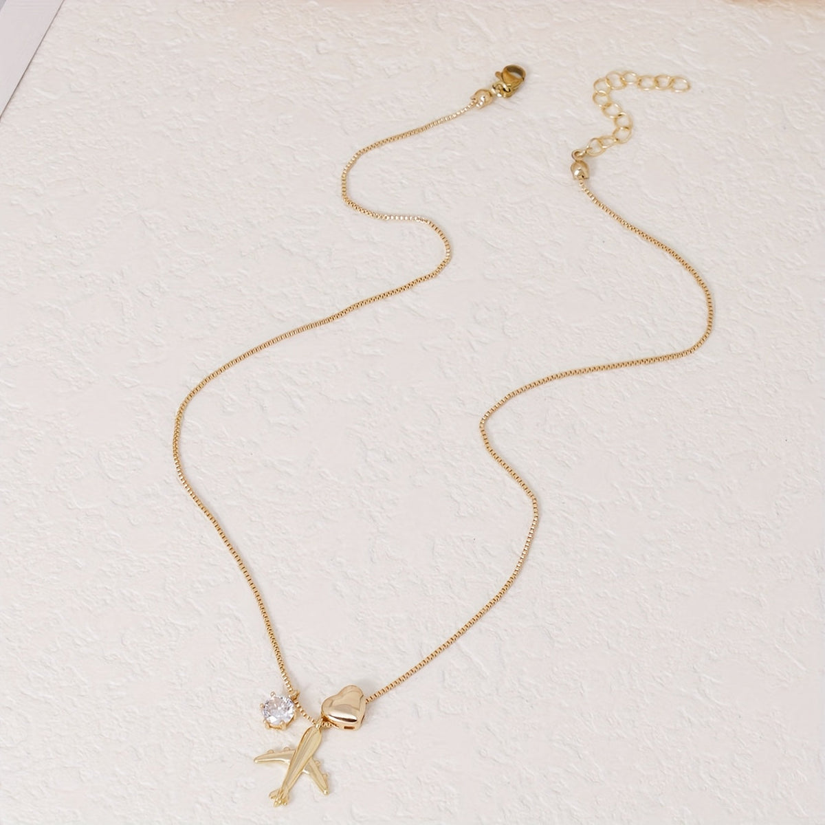 Linda | Minimalist Necklace with Airplane Pendant and Delicate Style