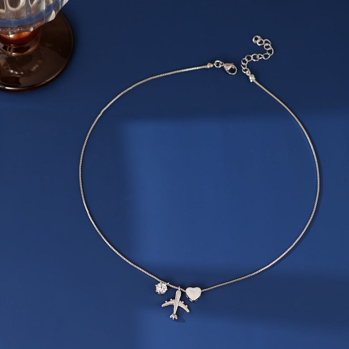 Linda | Minimalist Necklace with Airplane Pendant and Delicate Style
