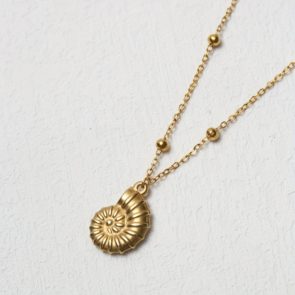Marlena | Beaded Necklace with Shell and Summer-Style Marine Pendant