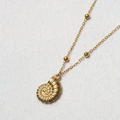 Marlena | Beaded Necklace with Shell and Summer-Style Marine Pendant