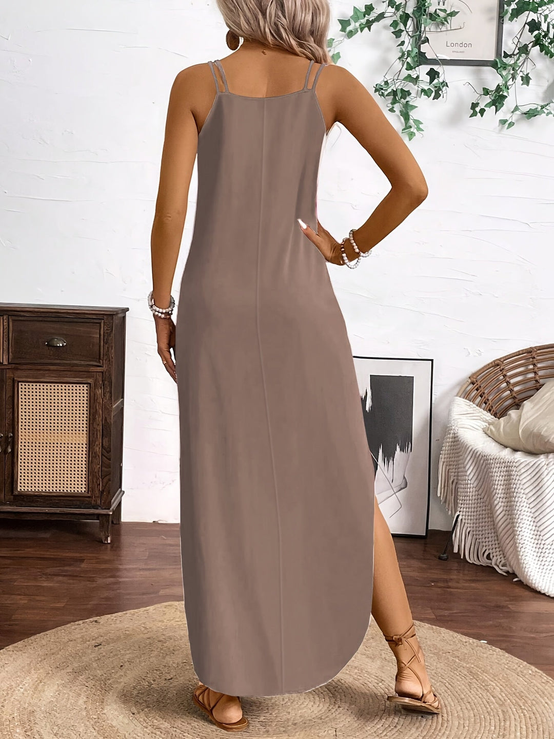 Sailor™ Midi Dress with V-Neck and Relaxed Style