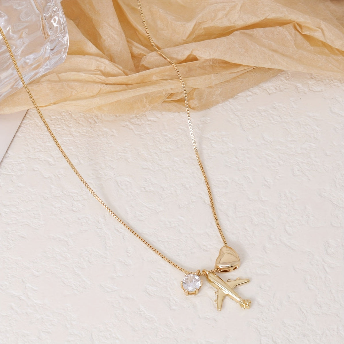 Linda | Minimalist Necklace with Airplane Pendant and Delicate Style