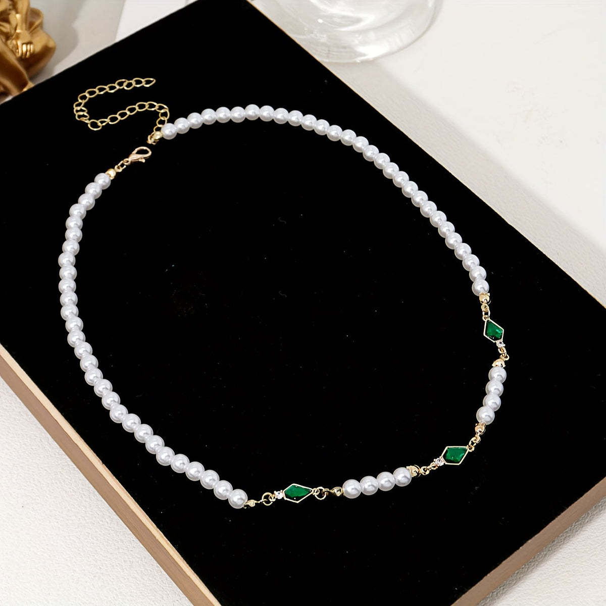 Uaxalt™ Green Bead Necklace for Men with Modern Urban Style
