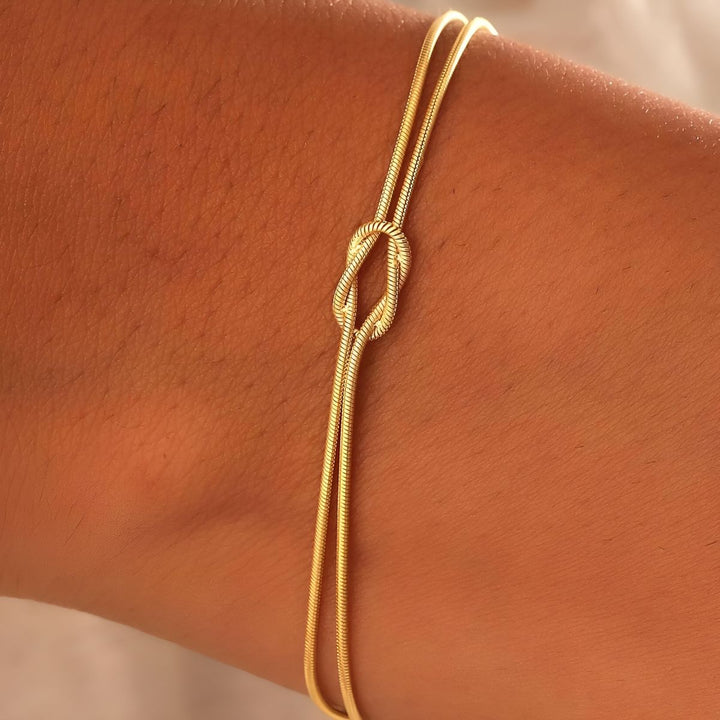 Coravanté™ Personalized Knot Bracelet with Elegant Touch