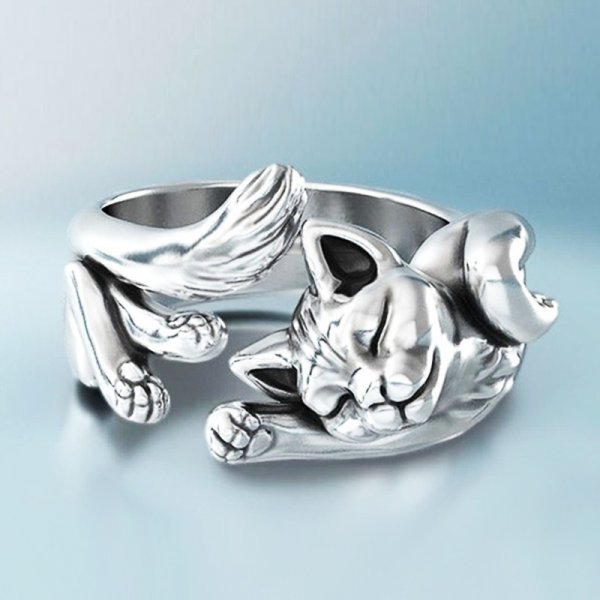 Velisse™ Sophisticated Retro Ring with a Romantic Touch
