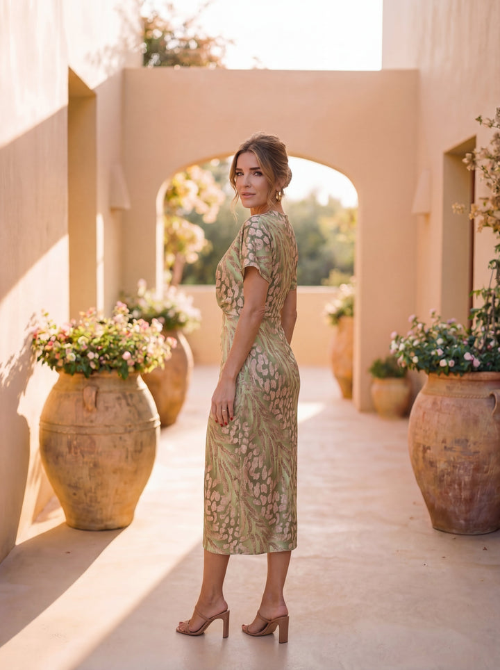 Taryn™ Elegant Dress in Lightweight and Flowing Fabric