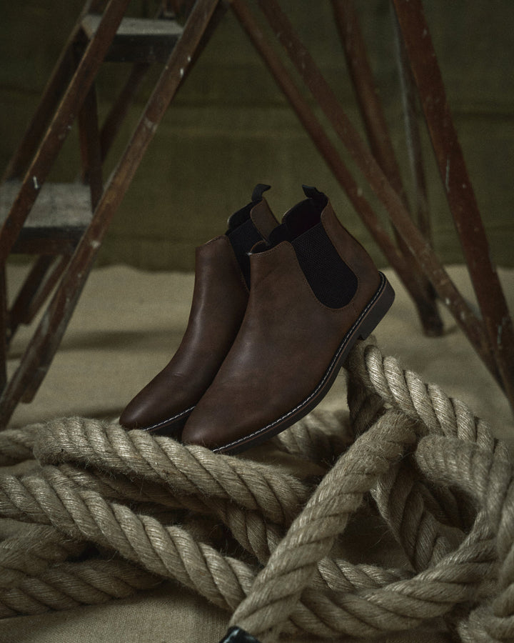 Iveron™ Elegant Leather Chelsea Boots for Men