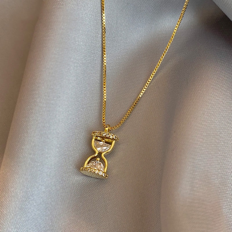 Gavielle | 14K Gold Hourglass Necklace