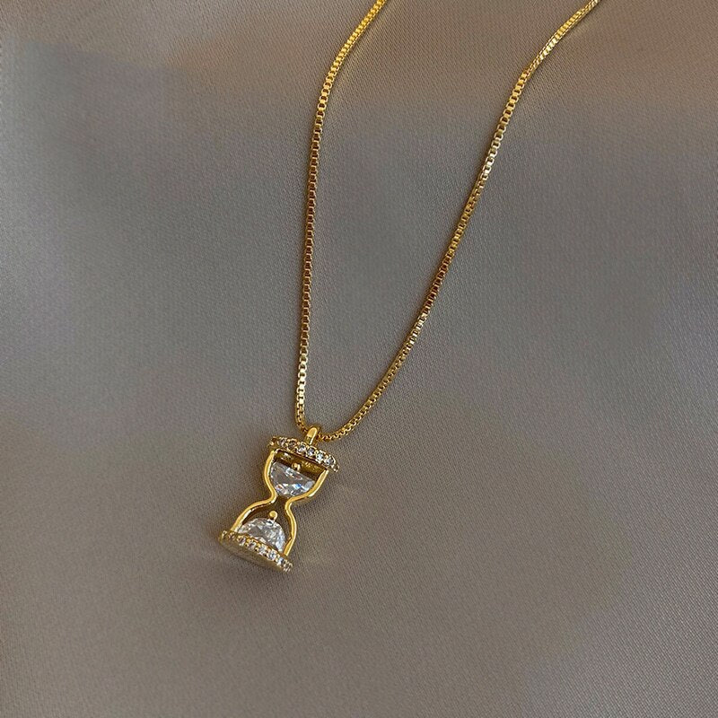 Gavielle | 14K Gold Hourglass Necklace