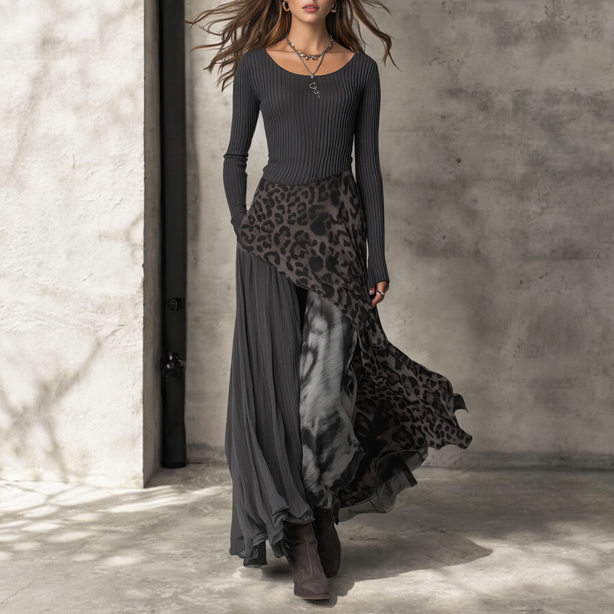 Vireli | Elegant and Flowing Long Dress with Leopard Print