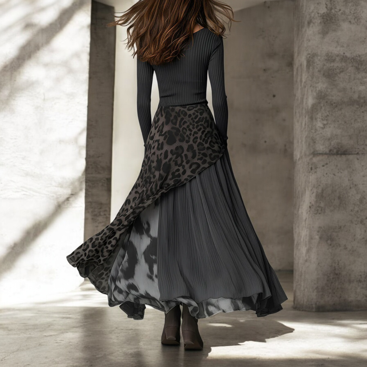 Vireli | Elegant and Flowing Long Dress with Leopard Print