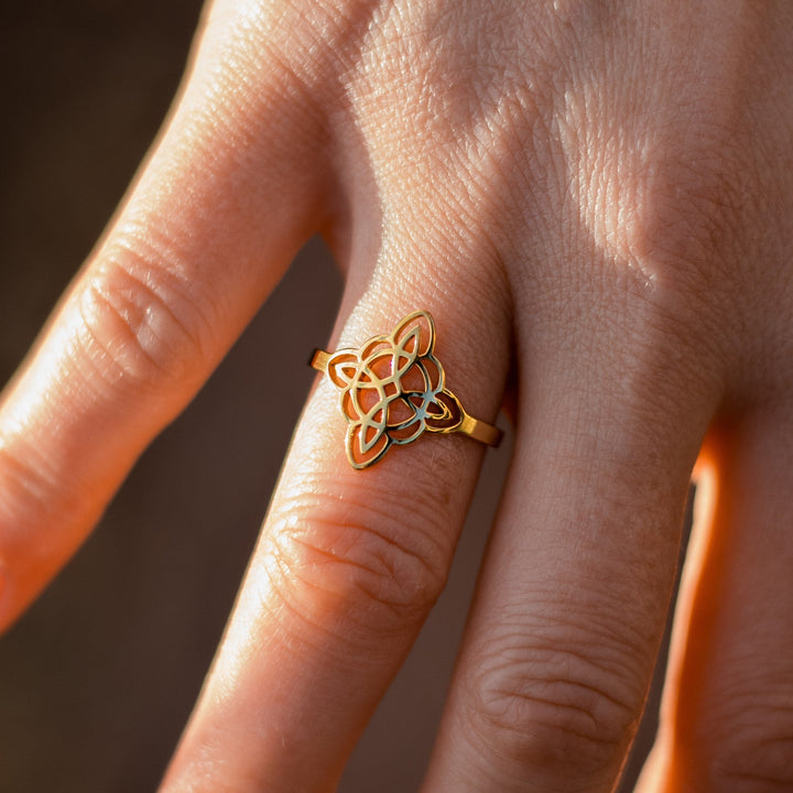Mavrelle™ Mystic Protective Knot Ring with Elegant Design
