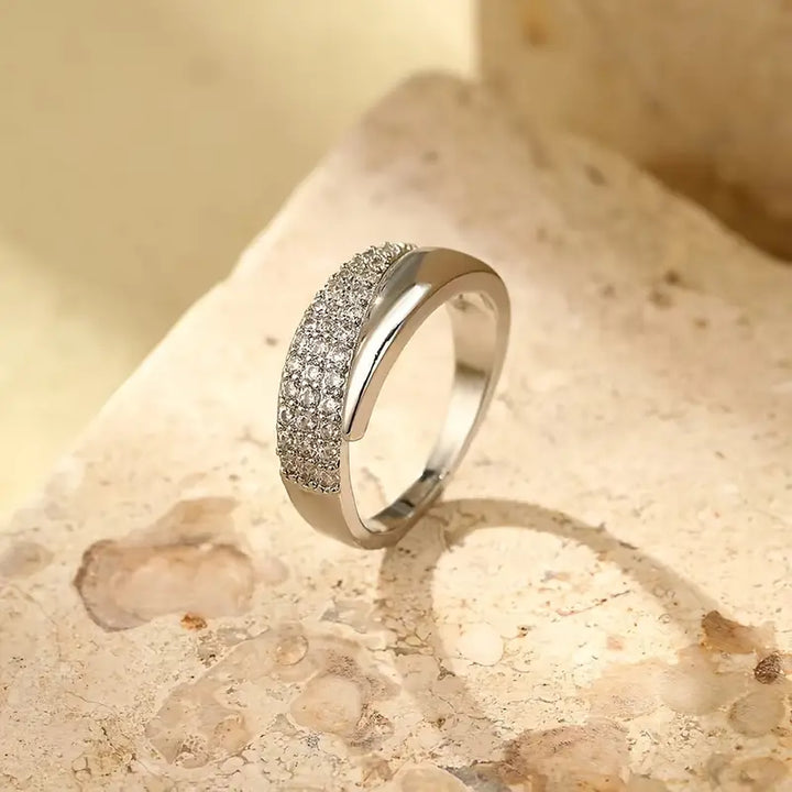 Coralisse™ Minimalist Gold Ring with Elegant Touch