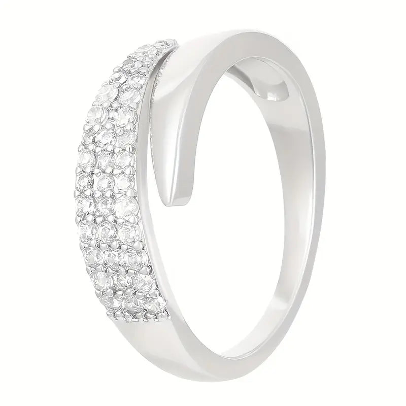 Coralisse™ Minimalist Gold Ring with Elegant Touch