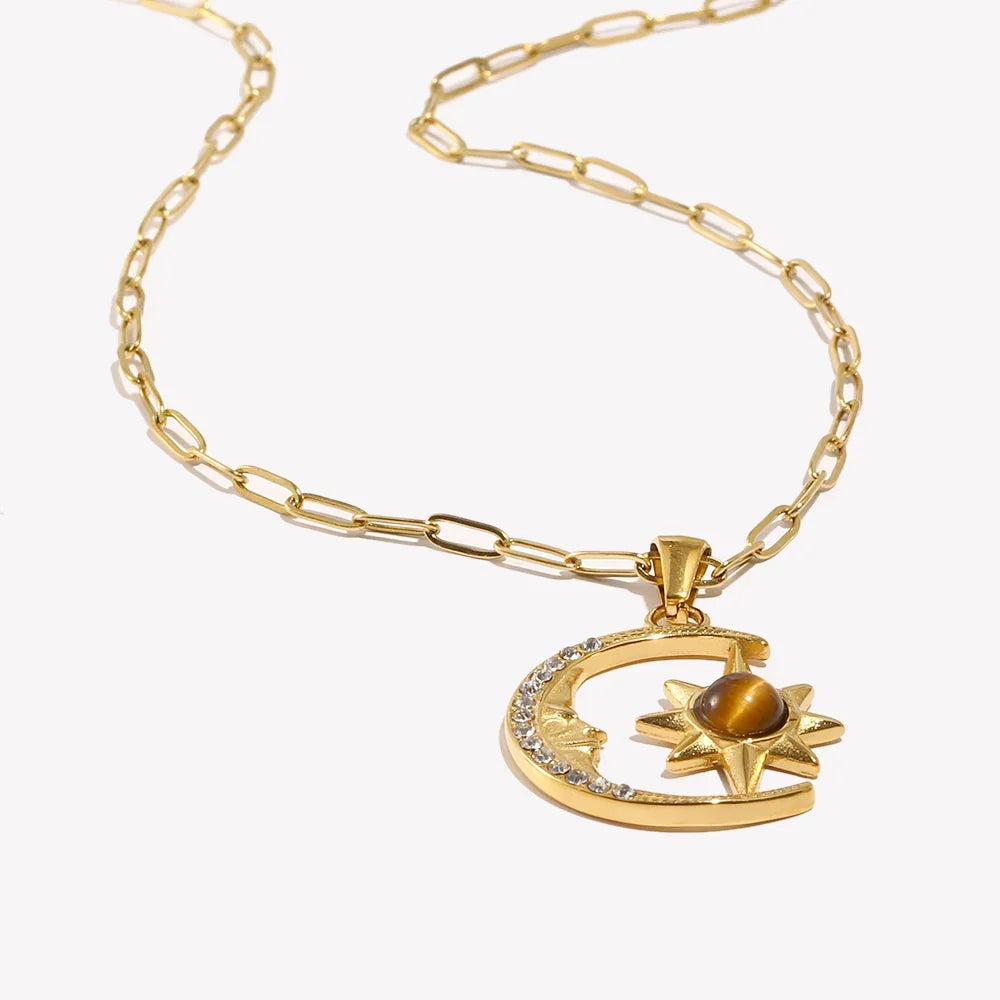 Gavella | Pendant Necklace Embrace of the Moon