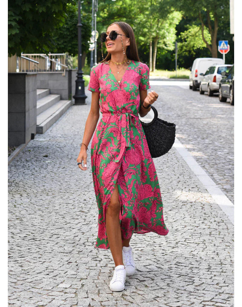Delia | Elegant Dress with V-Neck and Shaping Cut