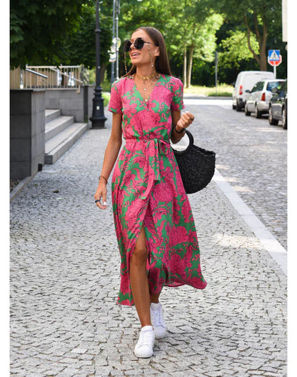 Delia | Elegant Dress with V-Neck and Shaping Cut