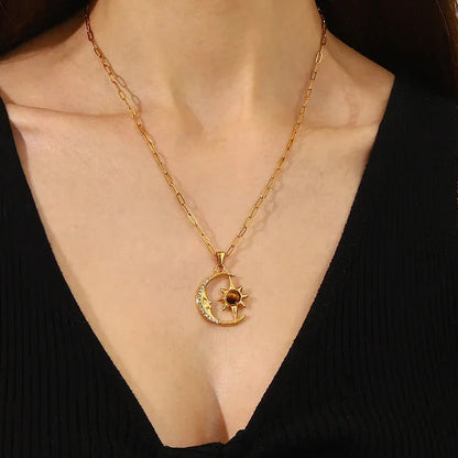 Gavella | Pendant Necklace Embrace of the Moon