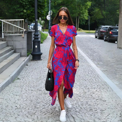 Delia | Elegant Dress with V-Neck and Shaping Cut