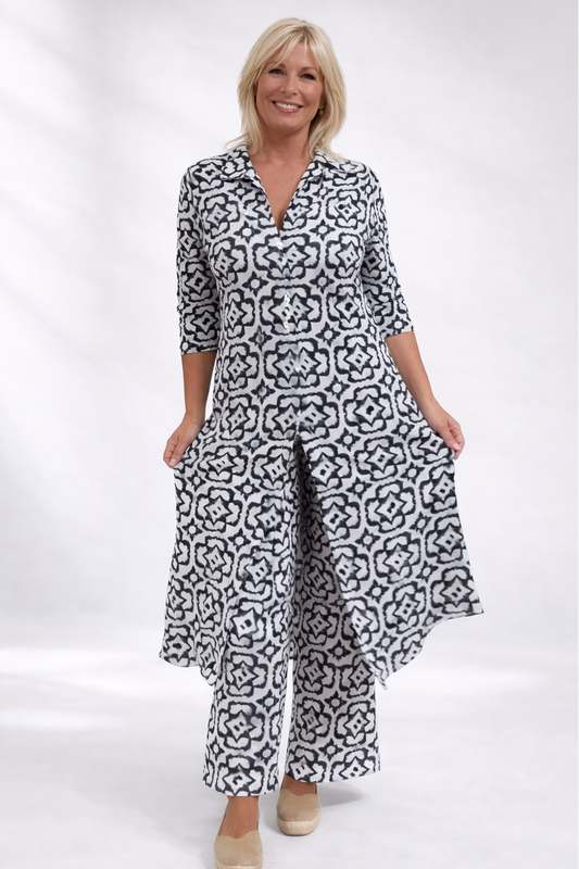 Velina | Elegant Set with Buttons and Sophisticated Style