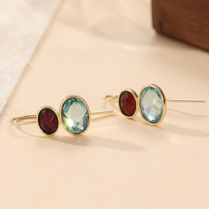 Perla™ Oval Hanging Earrings with Elegant Handcrafted Design