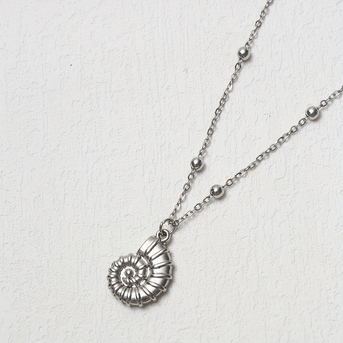 Marlena | Beaded Necklace with Shell and Summer-Style Marine Pendant