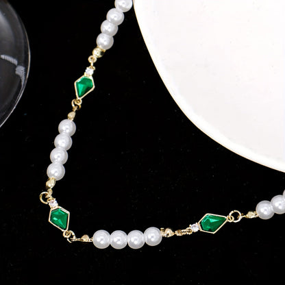 Uaxalt™ Green Bead Necklace for Men with Modern Urban Style