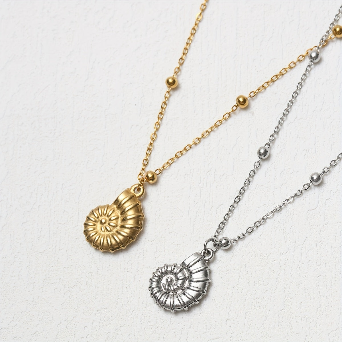 Marlena | Beaded Necklace with Shell and Summer-Style Marine Pendant