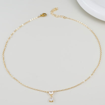 Linda | Minimalist Necklace with Airplane Pendant and Delicate Style