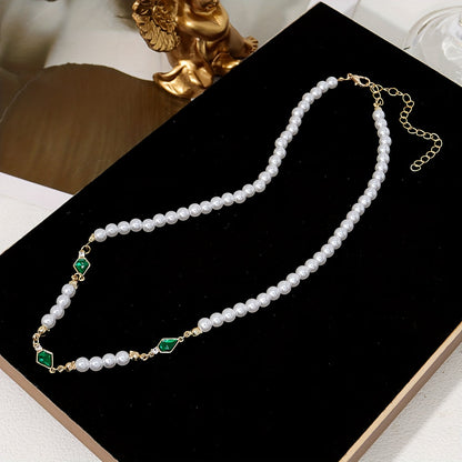 Uaxalt™ Green Bead Necklace for Men with Modern Urban Style