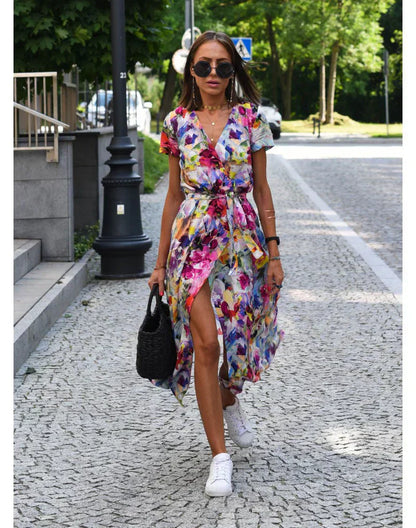 Delia | Elegant Dress with V-Neck and Shaping Cut