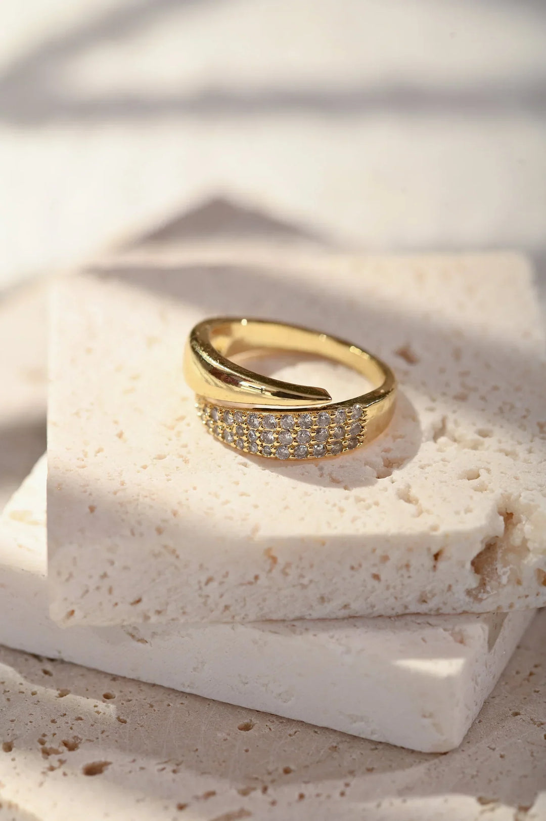 Coralisse™ Minimalist Gold Ring with Elegant Touch