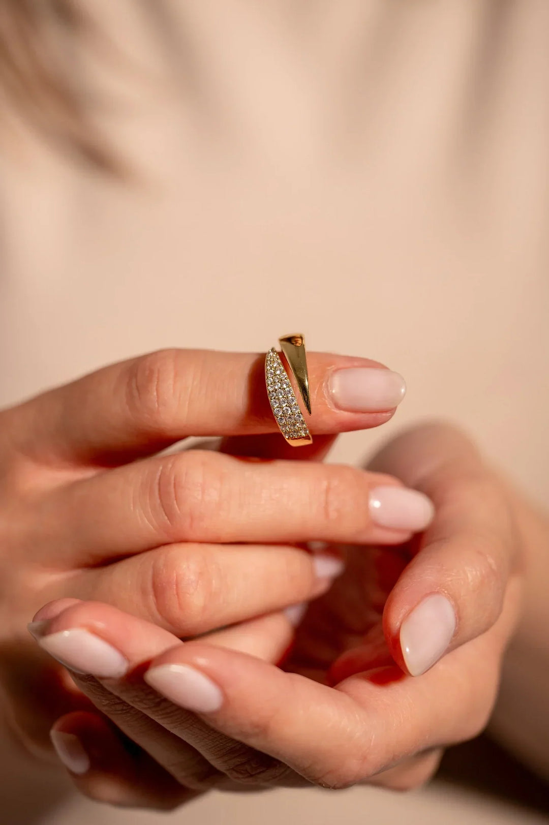 Coralisse™ Minimalist Gold Ring with Elegant Touch